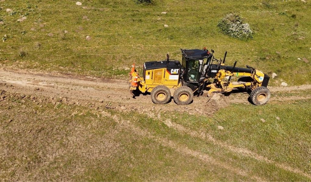 100 mahallede tarla yollarını hasada hazırladı
