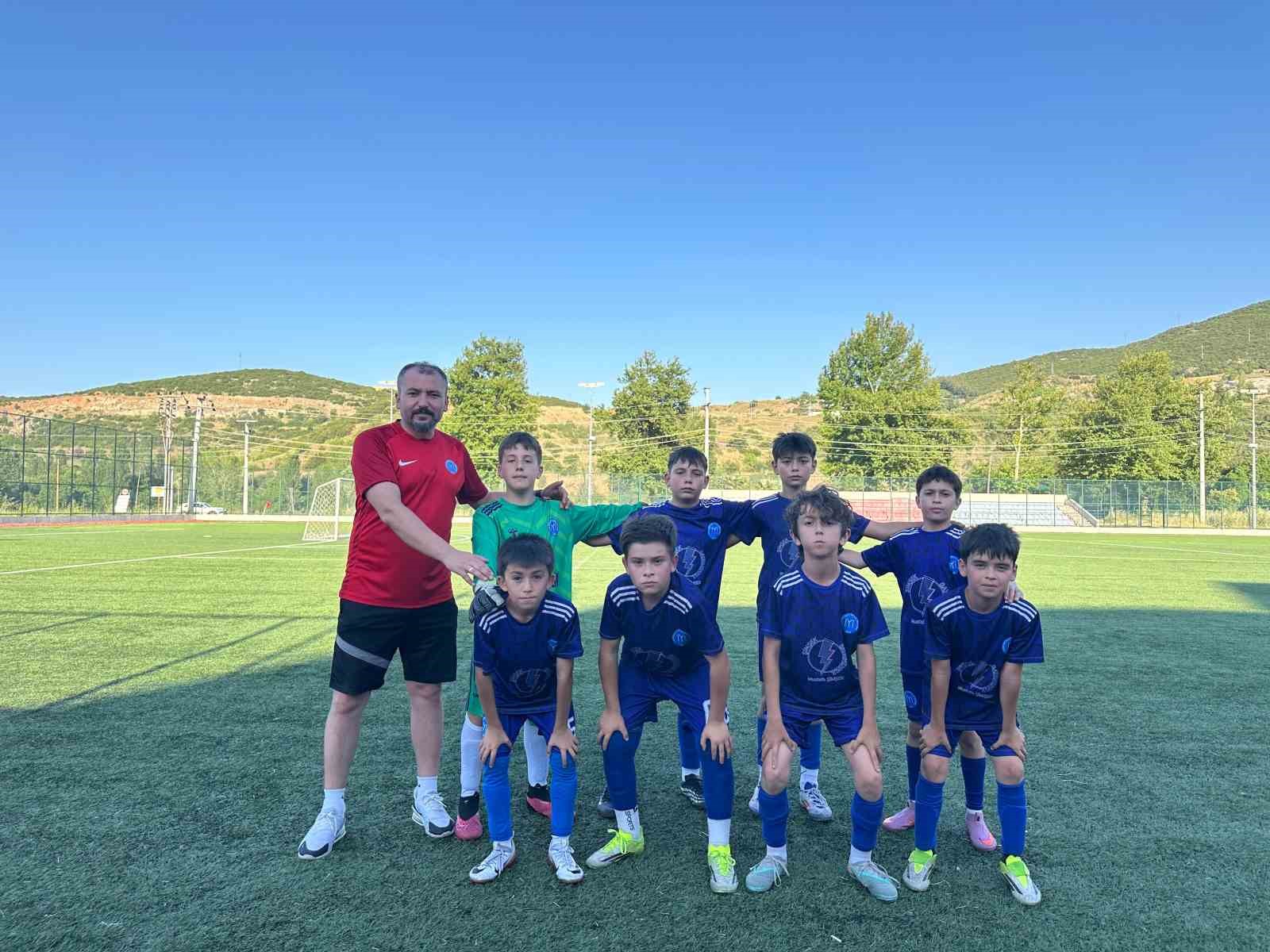 1299 Bilecikspor Kulübü, gol oldu yağdı
