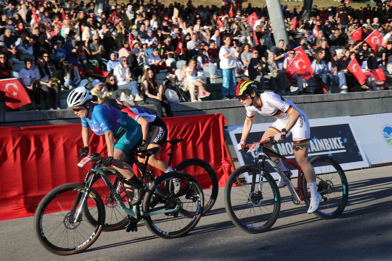 13 ülkeden 50 sporcu dünyanın en iyisi olmak için pedal çevirdi
