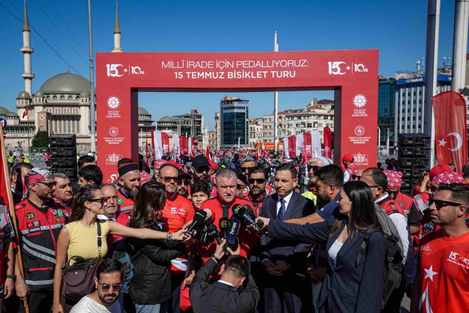 15 Temmuz şehitleri anısına dev kortej
