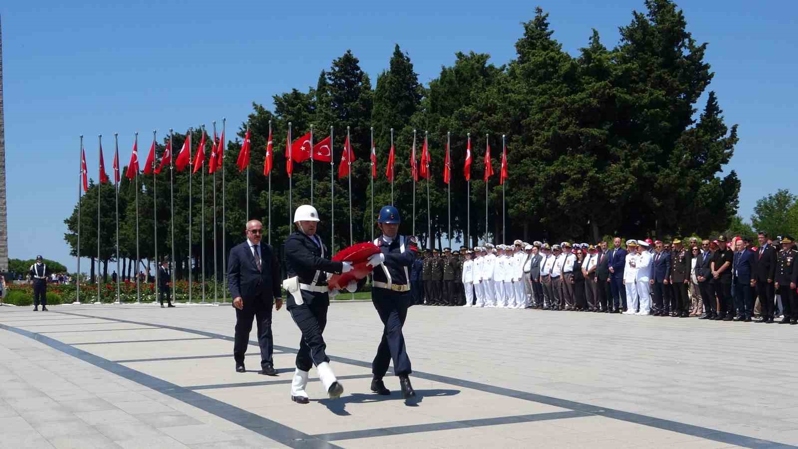 15 Temmuz şehitleri Şehitler Abidesi’nde anıldı
