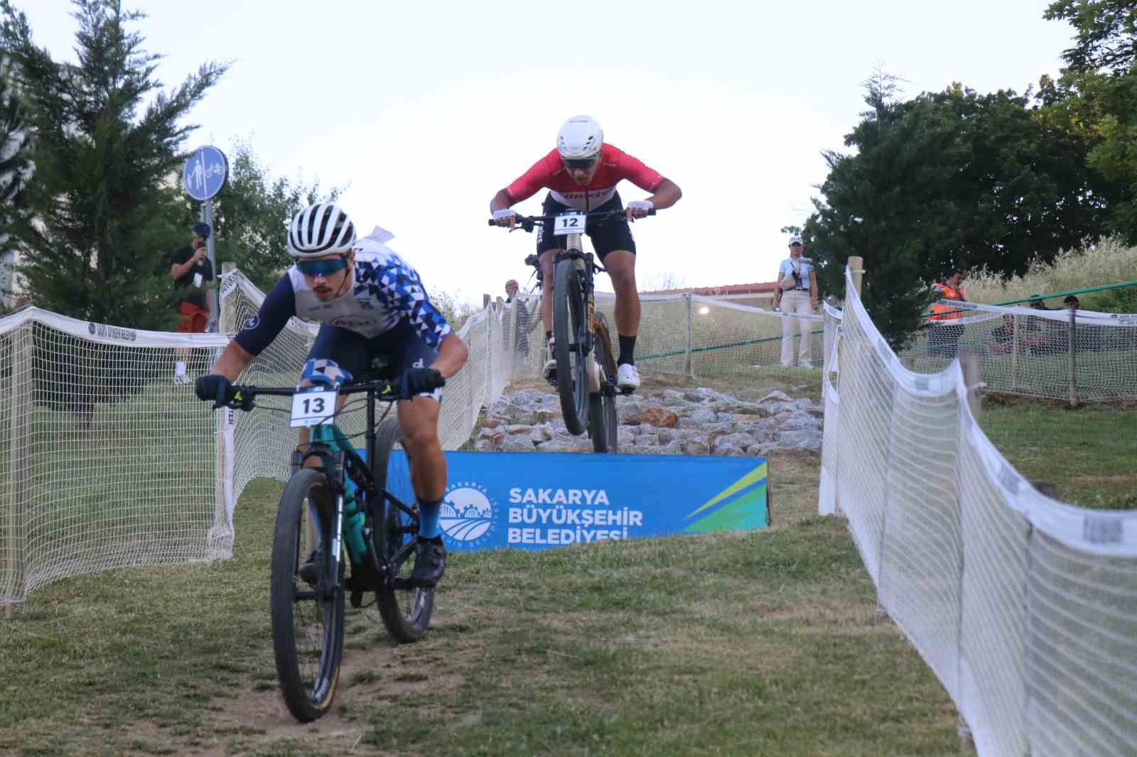 16 ülkeden 49 sporcu Sakarya’da Avrupa şampiyonluğu için pedal çevirdi
