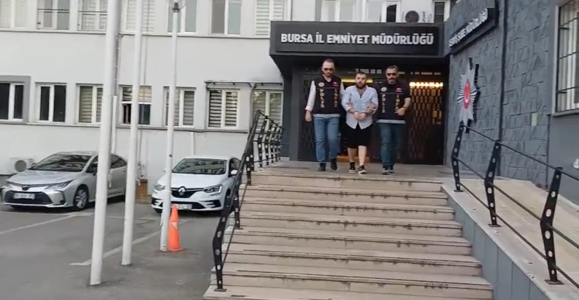 17 yıl hapis cezasıyla aranıyordu, bahçede saklanırken yakalandı
