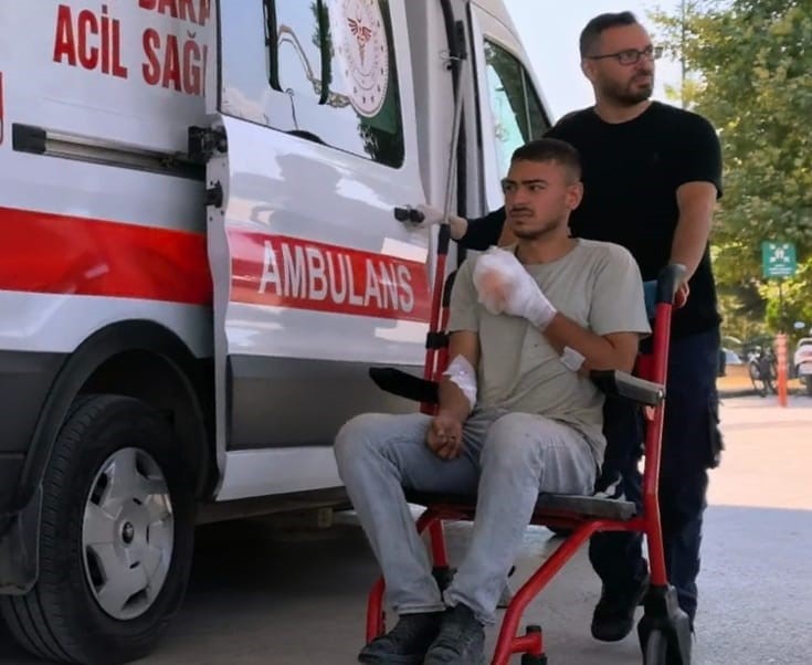 19 yaşındaki genç elektrikli testereyle çalışırken parmakları kesildi
