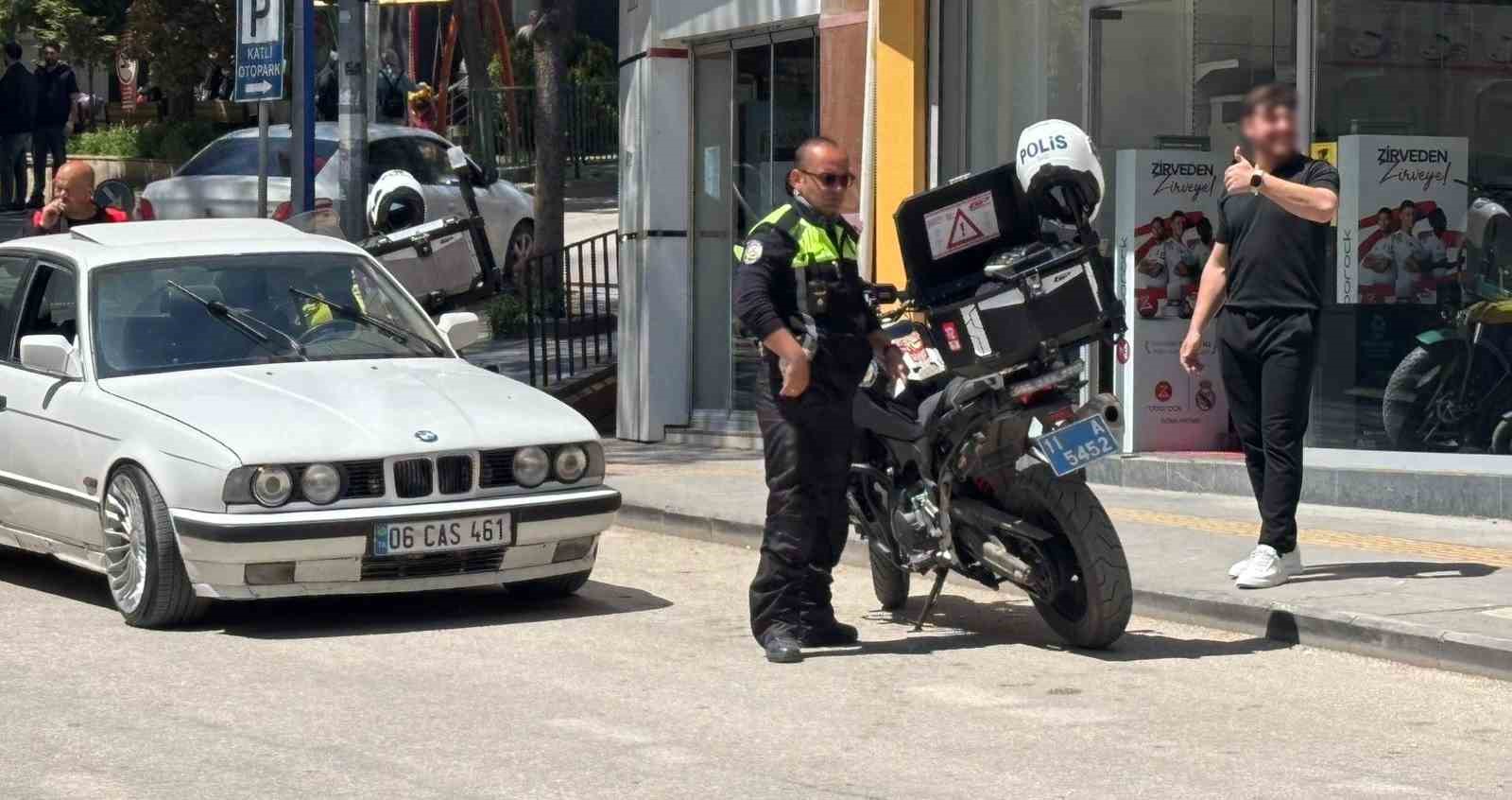 21 bin TL ceza yedi, gülerek poz verdi
