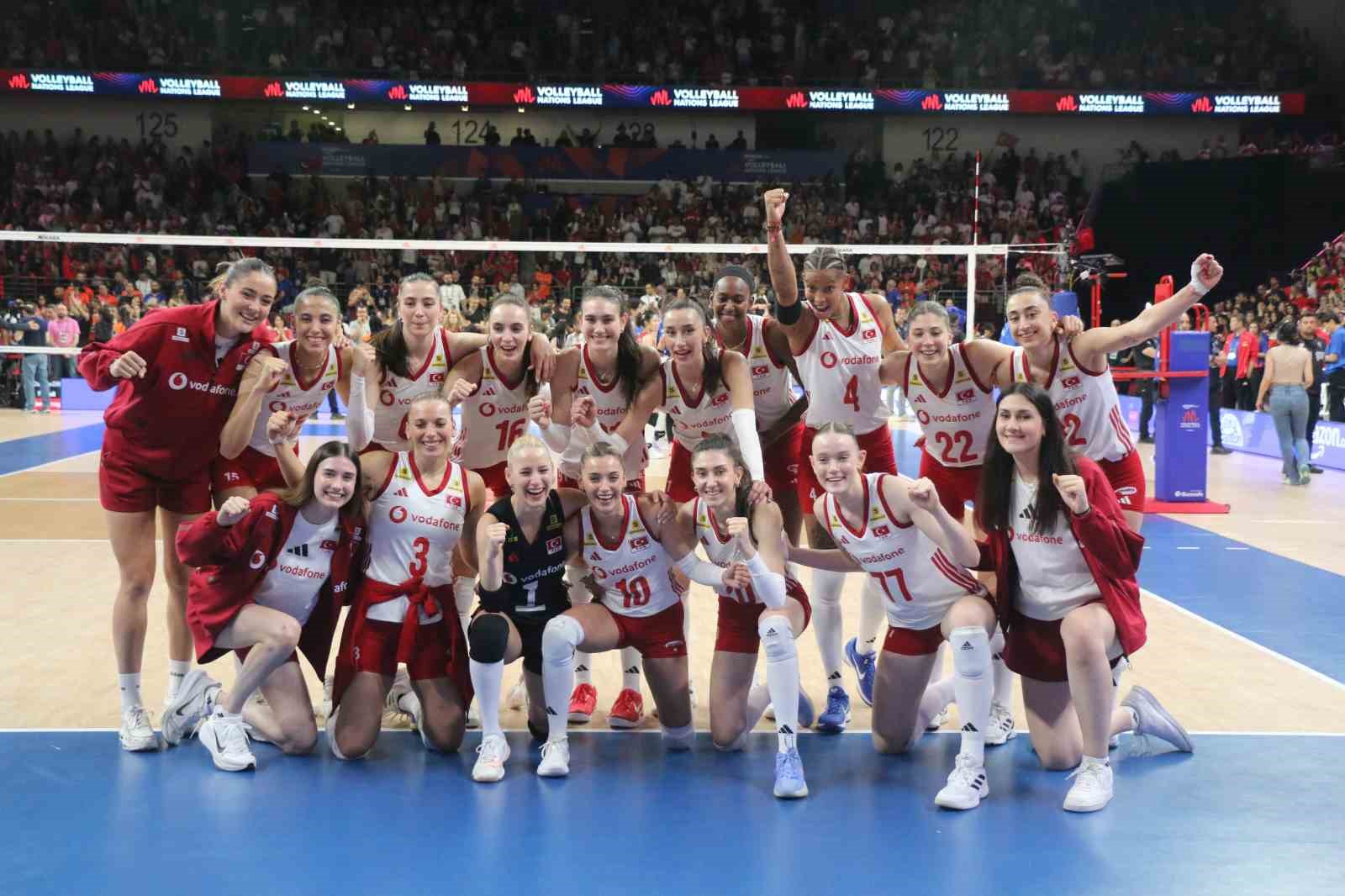 A Milli Kadın Voleybol Takımı’nın, VNL 3. hafta kadrosu belli oldu
