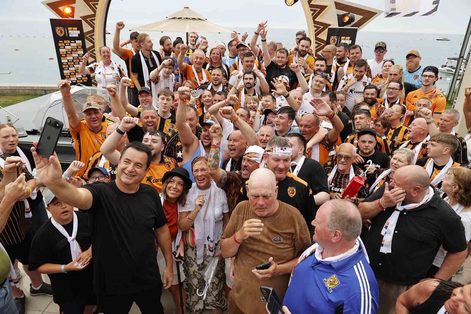 Acun Ilıcalı, Hull City taraftarlarıyla Antalya’da buluştu
