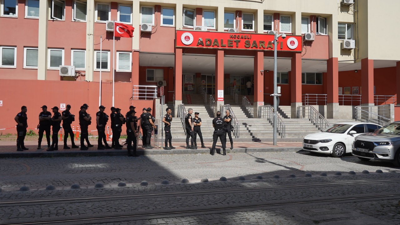 Adliye önünde cinayetle biten husumetin duruşması görüldü
