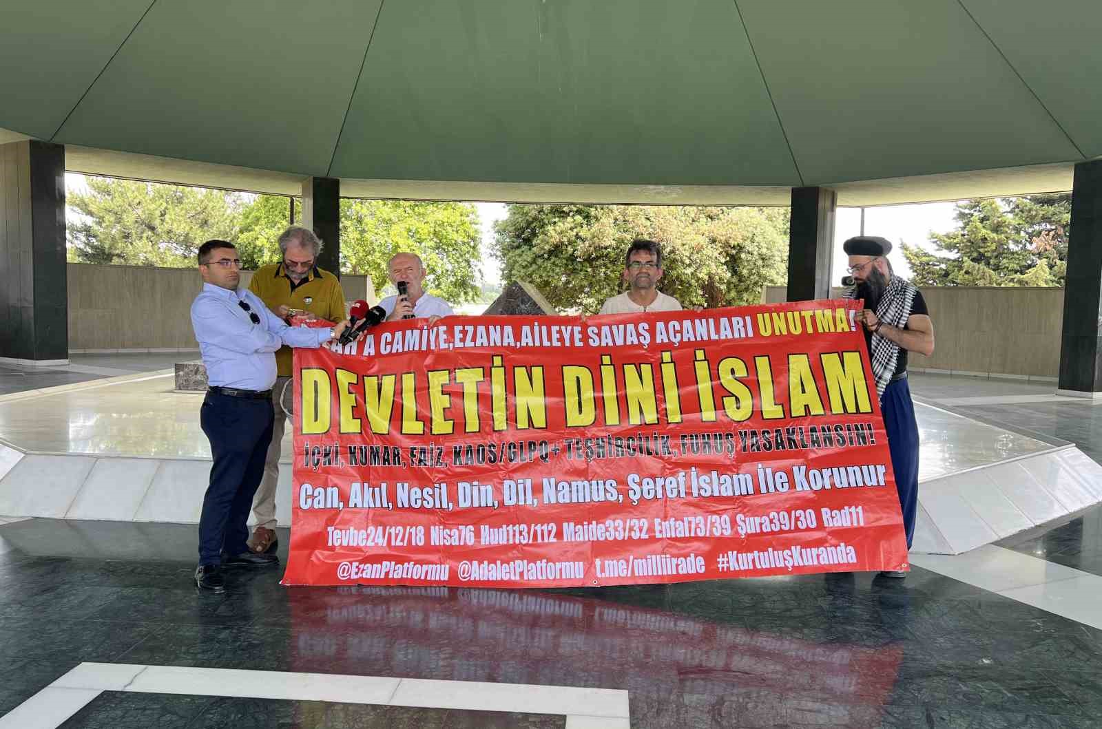 Adnan Menderes ezanın aslına çevrilmesinin 76. yıl dönümünde kabri başında anıldı
