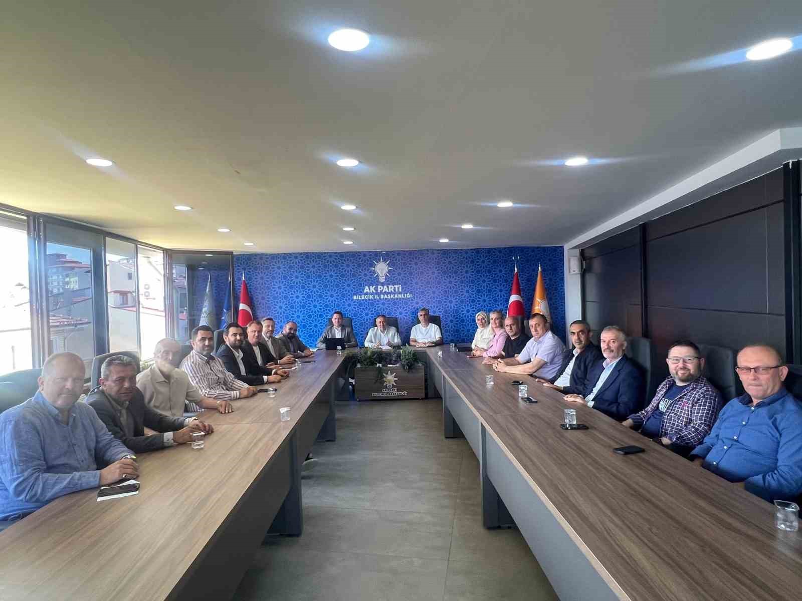 AK Parti’de yol haritası masaya yatırıldı
