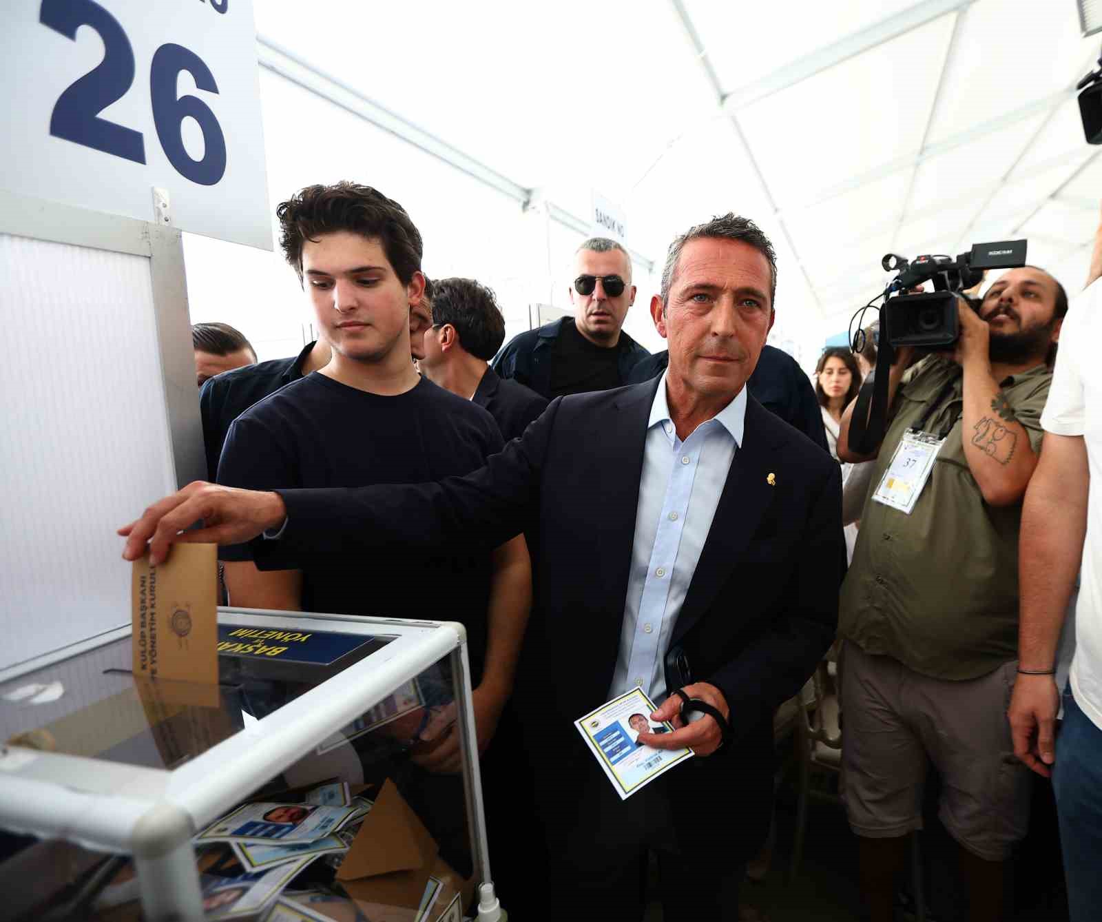 Ali Koç: "Fenerbahçe’nin yeni lideri kim olacaksa onun etrafında camianın birleşmesini diliyorum"
