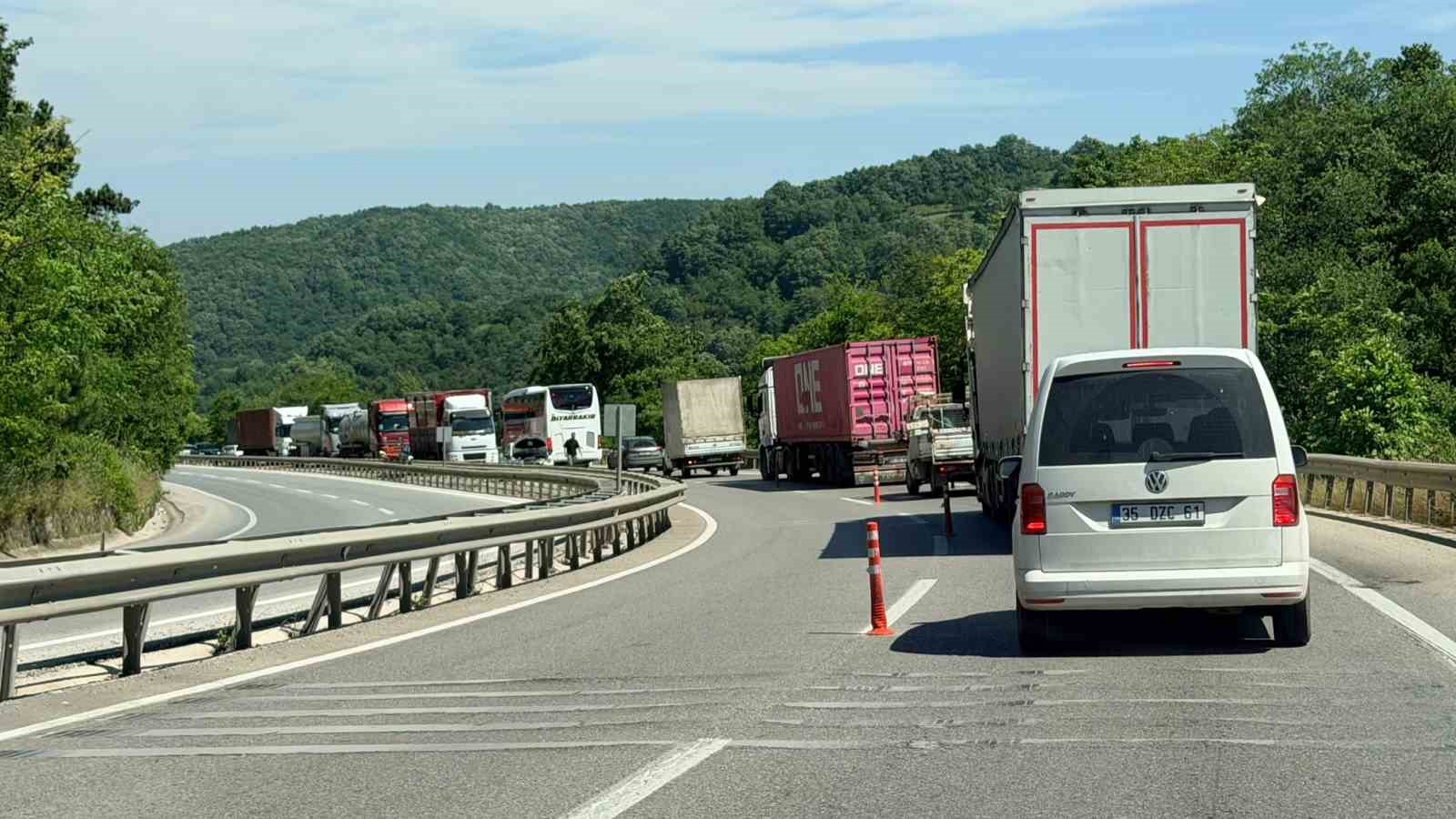 Arızalanan otomobil, Yalova-Bursa karayolunu kitledi
