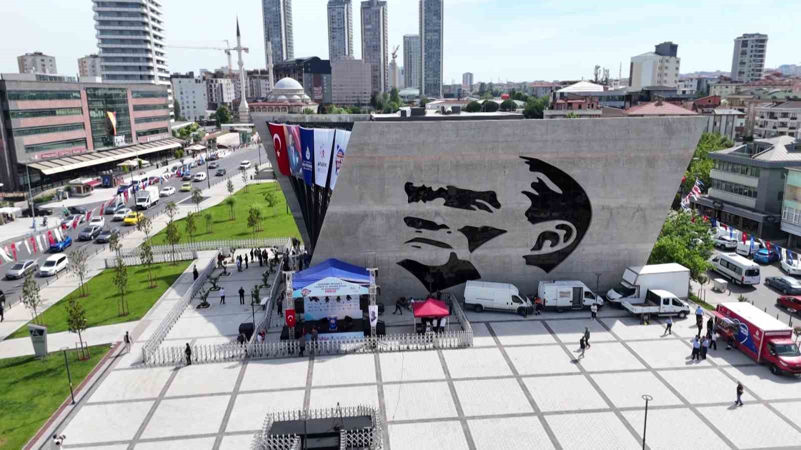 Ataşehir’de Yüzüncü Yıl Atatürk Müzesi ve Kütüphanesi ile İçerenköy Meydanı açıldı
