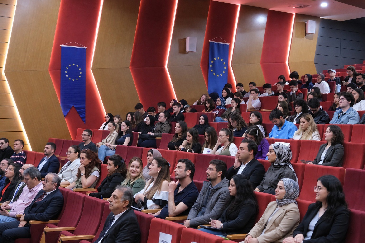 Avrupa fırsatları üniversite öğrencileriyle buluştu
