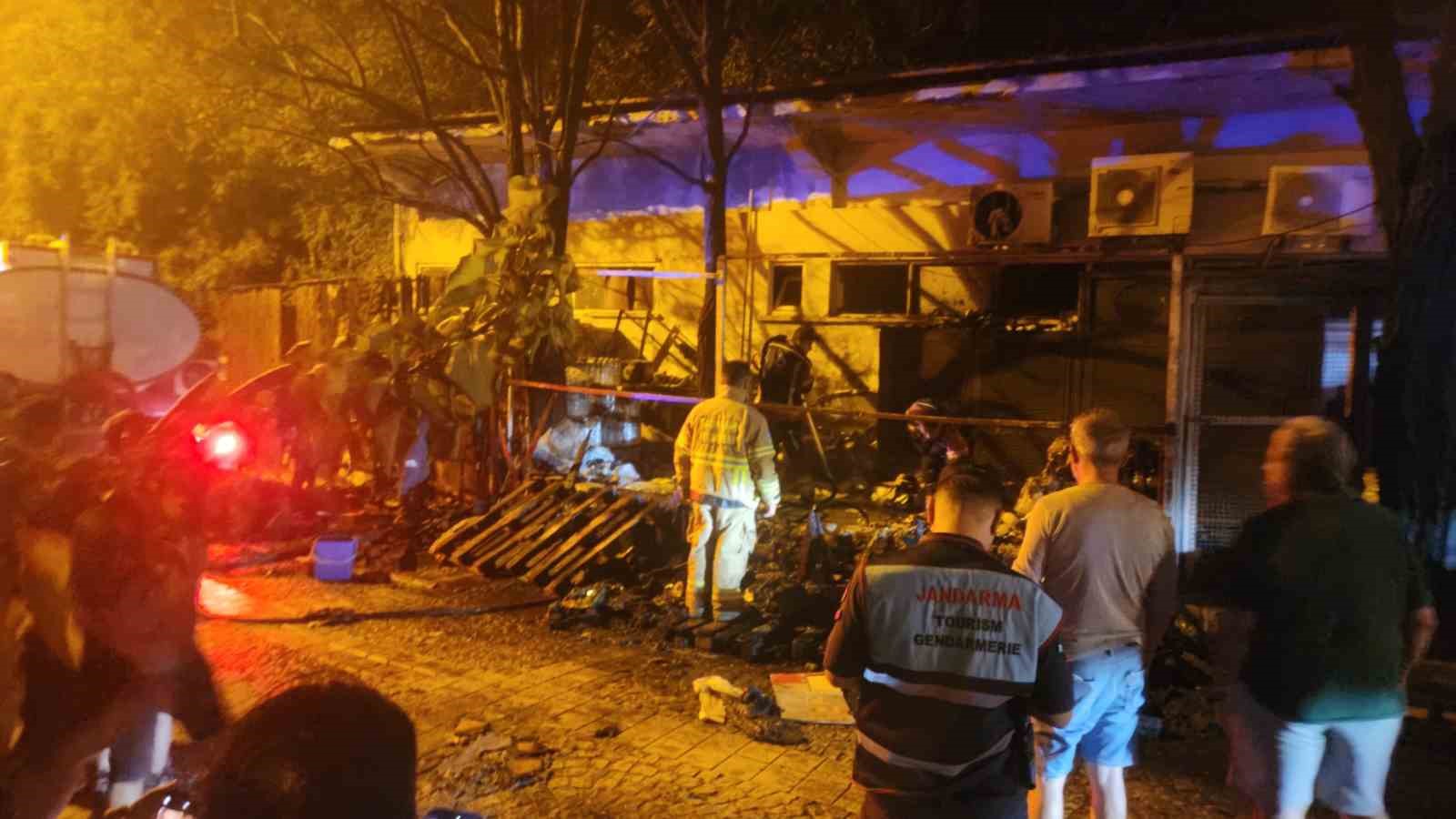 Avşa Adası’nda depoda çıkan yangın söndürüldü
