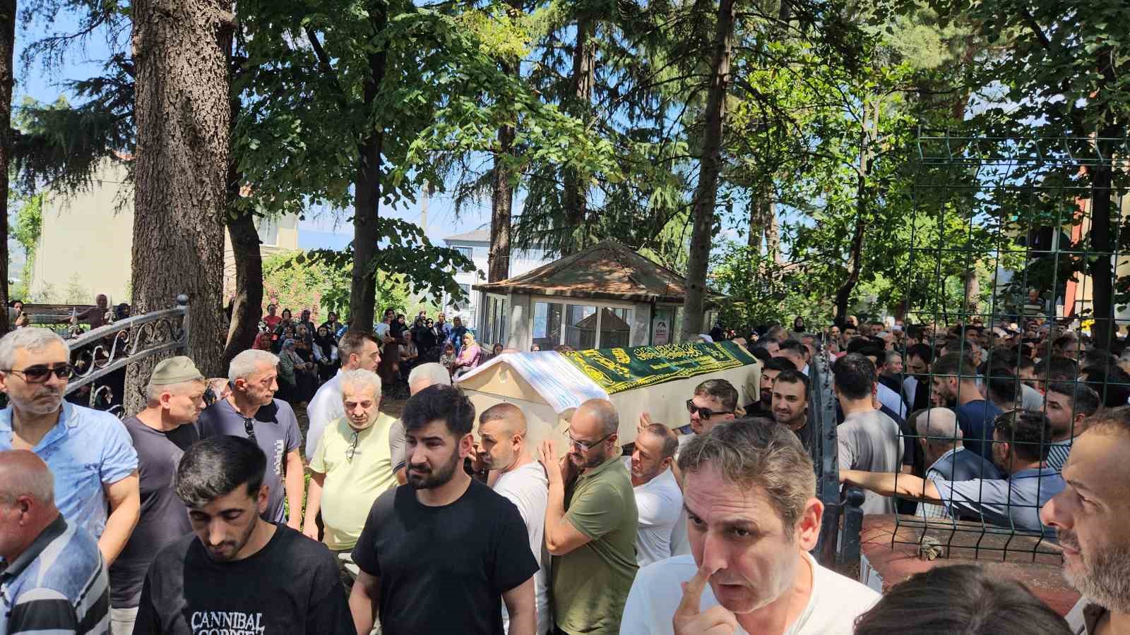 Aynı motosiklette can veren anne-baba gözyaşlarıyla uğurlandı

