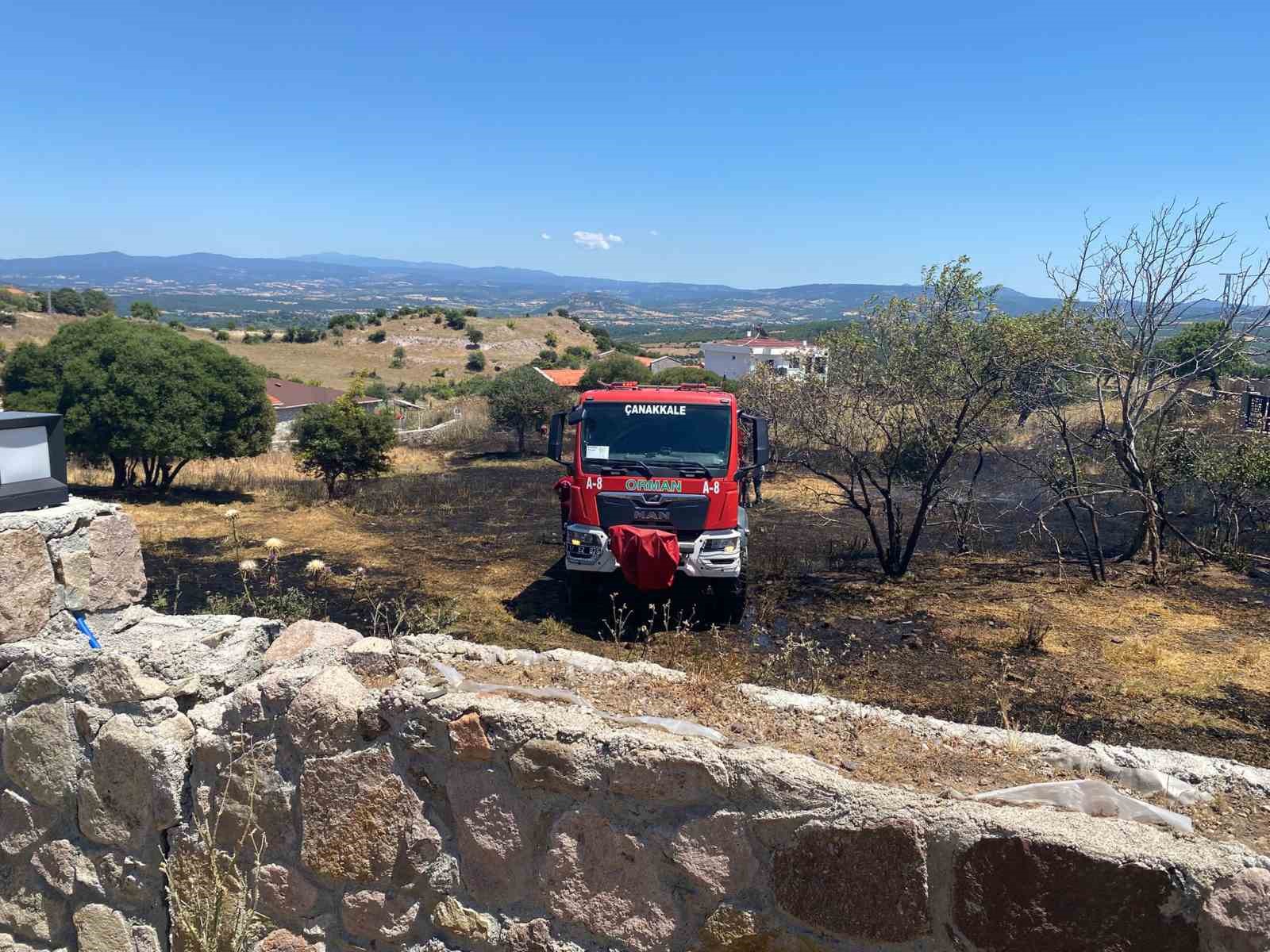 Ayvacık’ta bir evin bahçesinde çıkan yangın büyümeden söndürüldü
