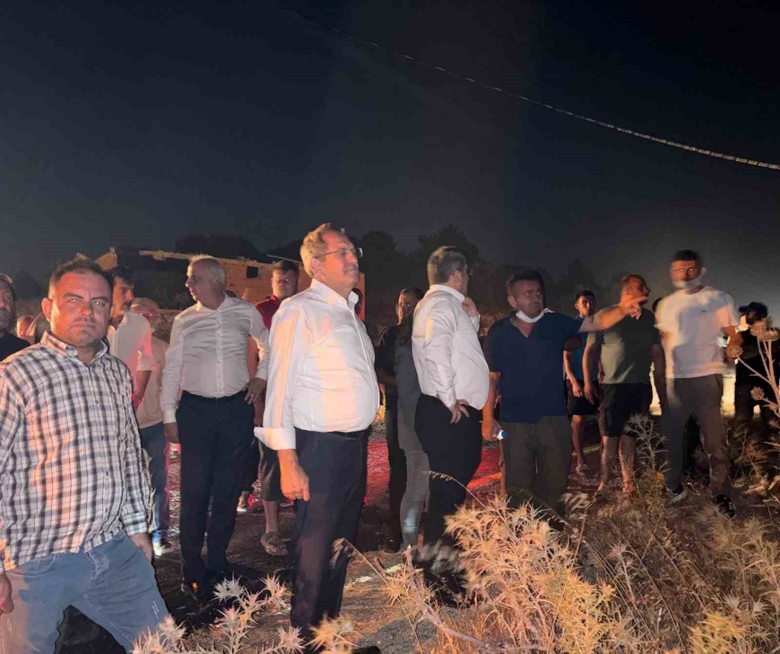 Ayvalık Belediye Başkanı Mesut Ergin: "Yangınla mücadele aralıksız sürüyor"
