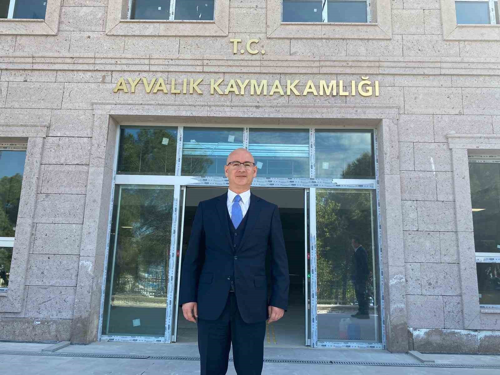 Ayvalık’ın sevilen kaymakamı Hasan Yaman Bergama Kaymakamlığına atandı
