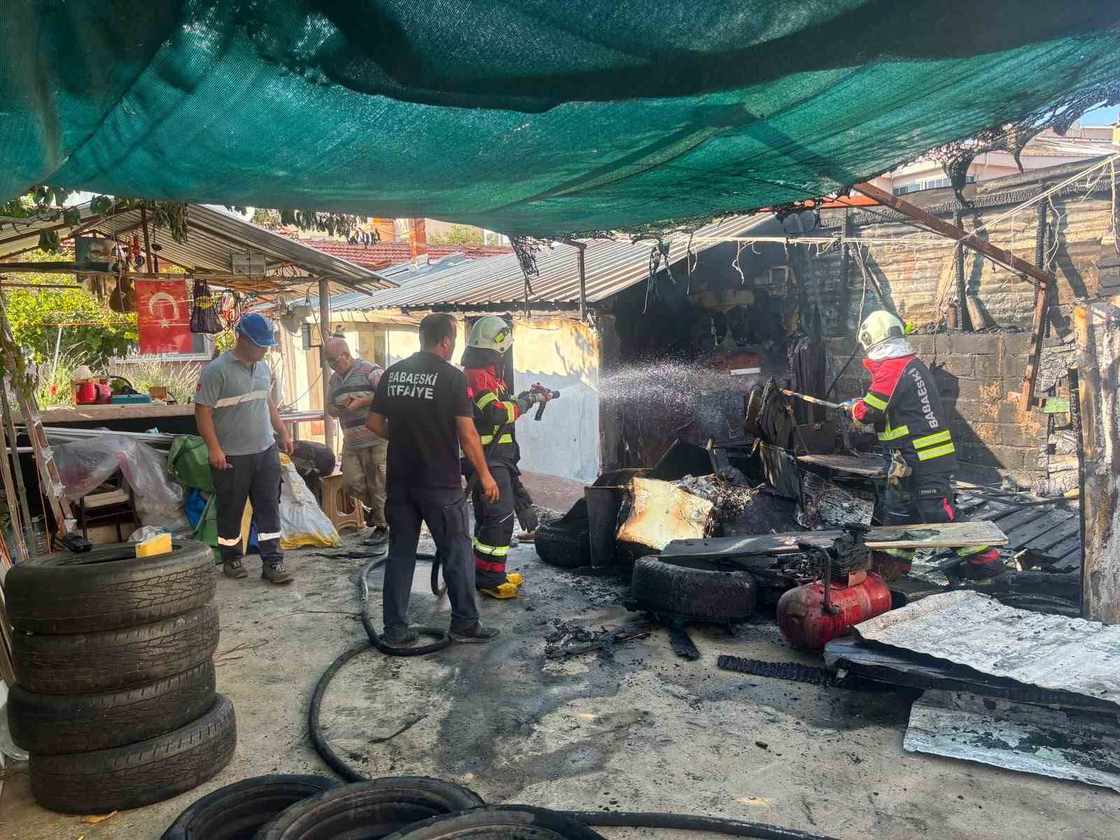 Babaeski’de evin bahçesindeki depoda çıkan yangın söndürüldü
