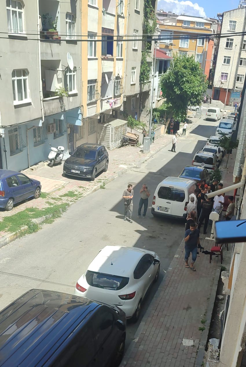Bağcılar’da iş yerine kurşun yağdırdı: 1 yaralı
