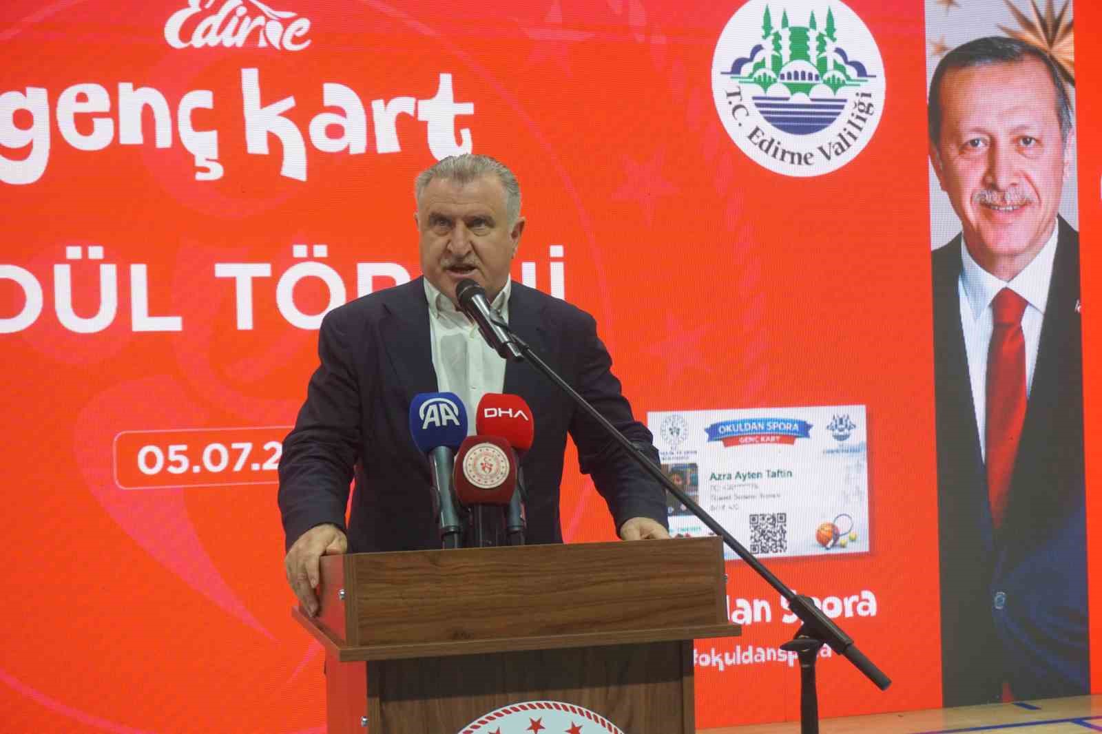 Bakan Osman Aşkın Bak: "En büyük hedefimiz gençleri spora yönlendirerek kötü alışkanlıklardan uzak tutmak"
