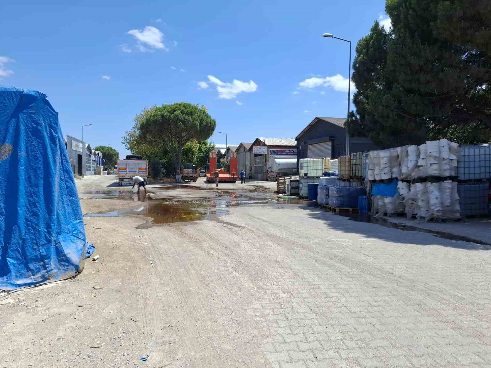 Balıkesir’de yere dökülen kimyasal madde paniğe neden oldu
