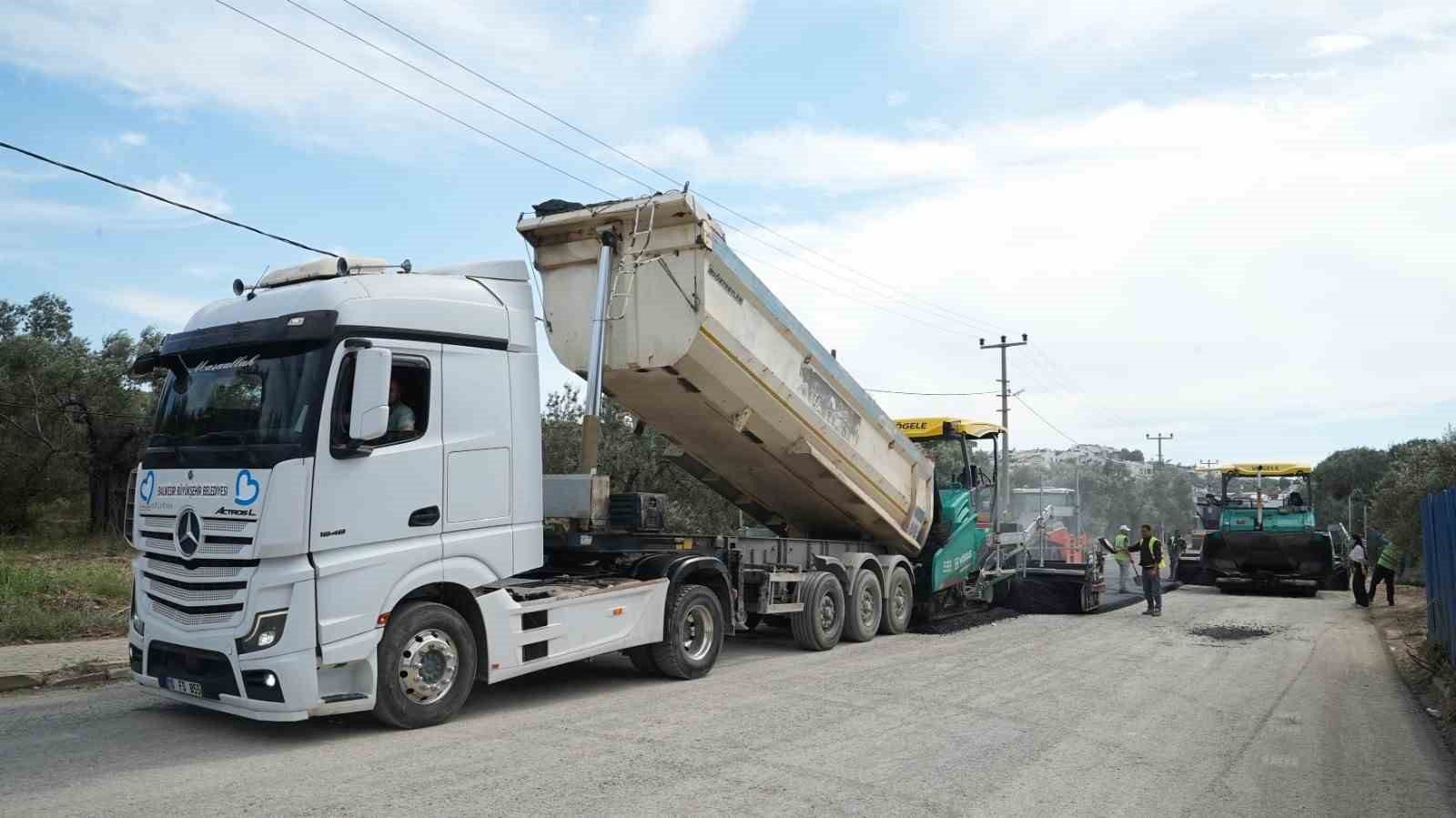 Balıkesir’in dört bir yanında yollara Büyükşehir dokunuşu
