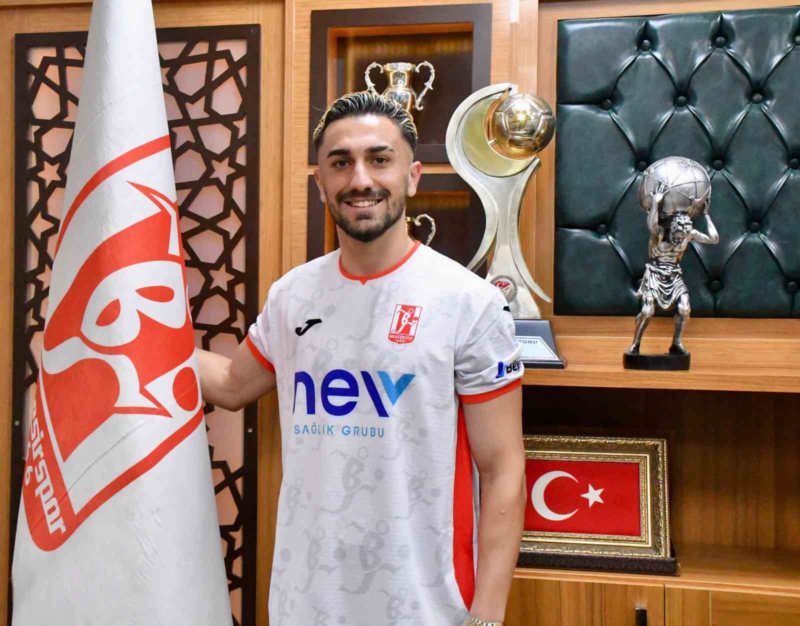 Balıkesirspor, Ferit Özler’i renklerine bağladı
