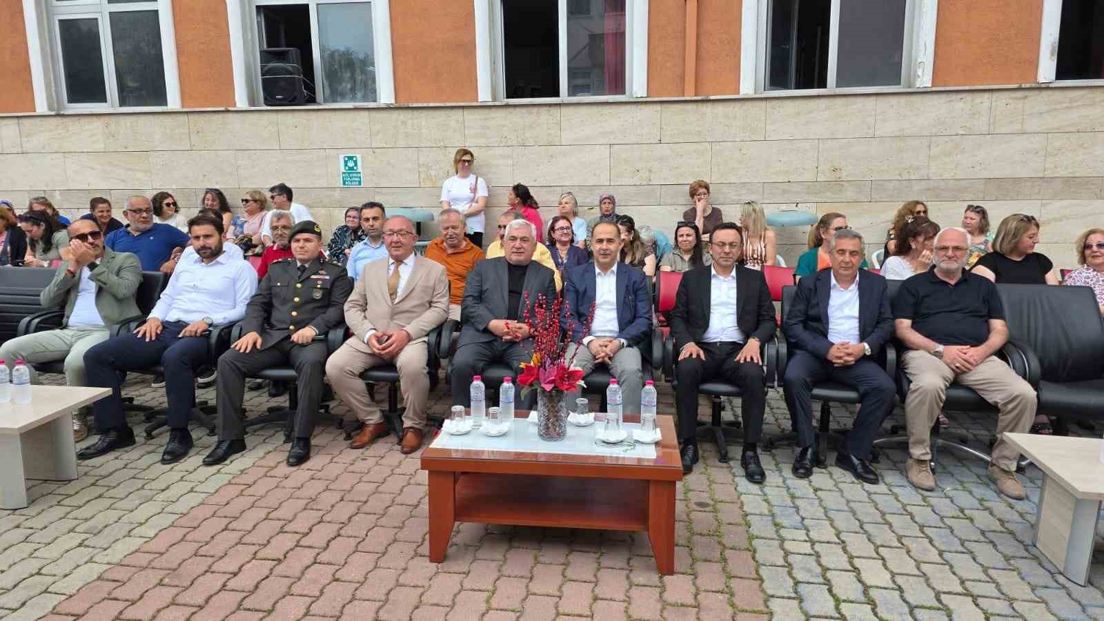 Bandırma’da hayat boyu öğrenme şenliği ve yılsonu sergisi açıldı
