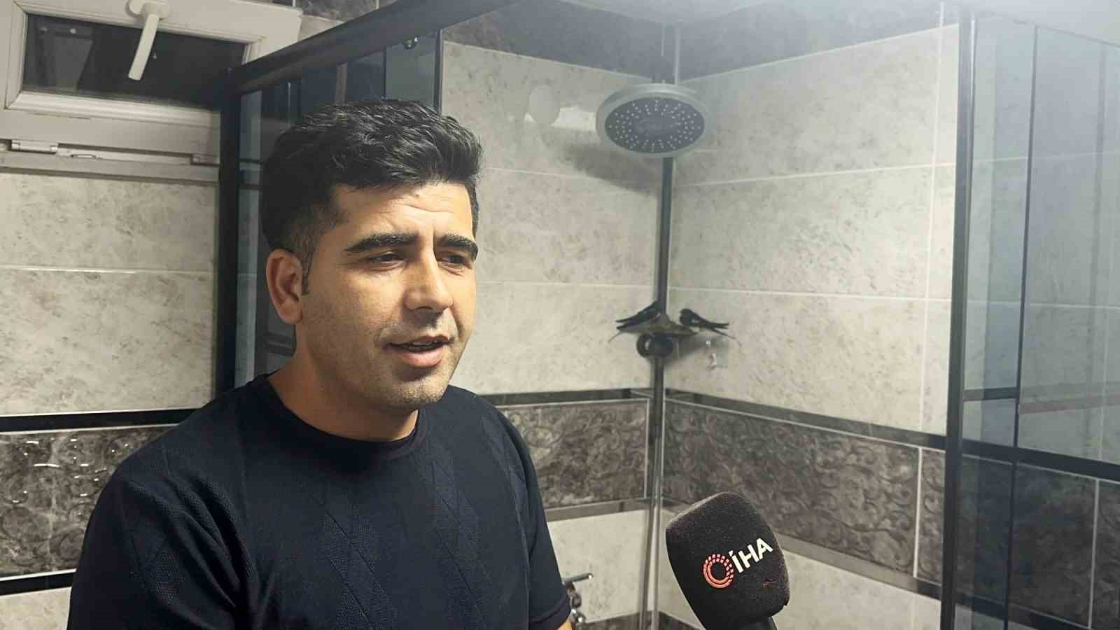 Banyoyu yuva yaptılar: Kırlangıçlar 7 yıldır evin misafiri
