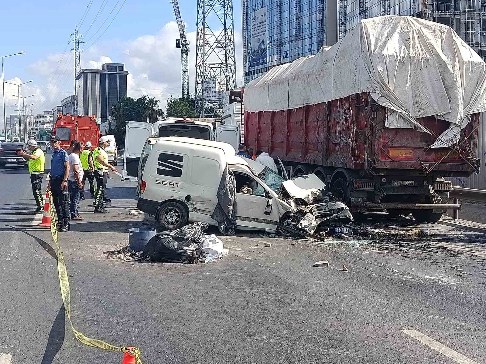 Basın Ekspres Başakşehir istikametinde zincirleme kaza: 1 ölü
