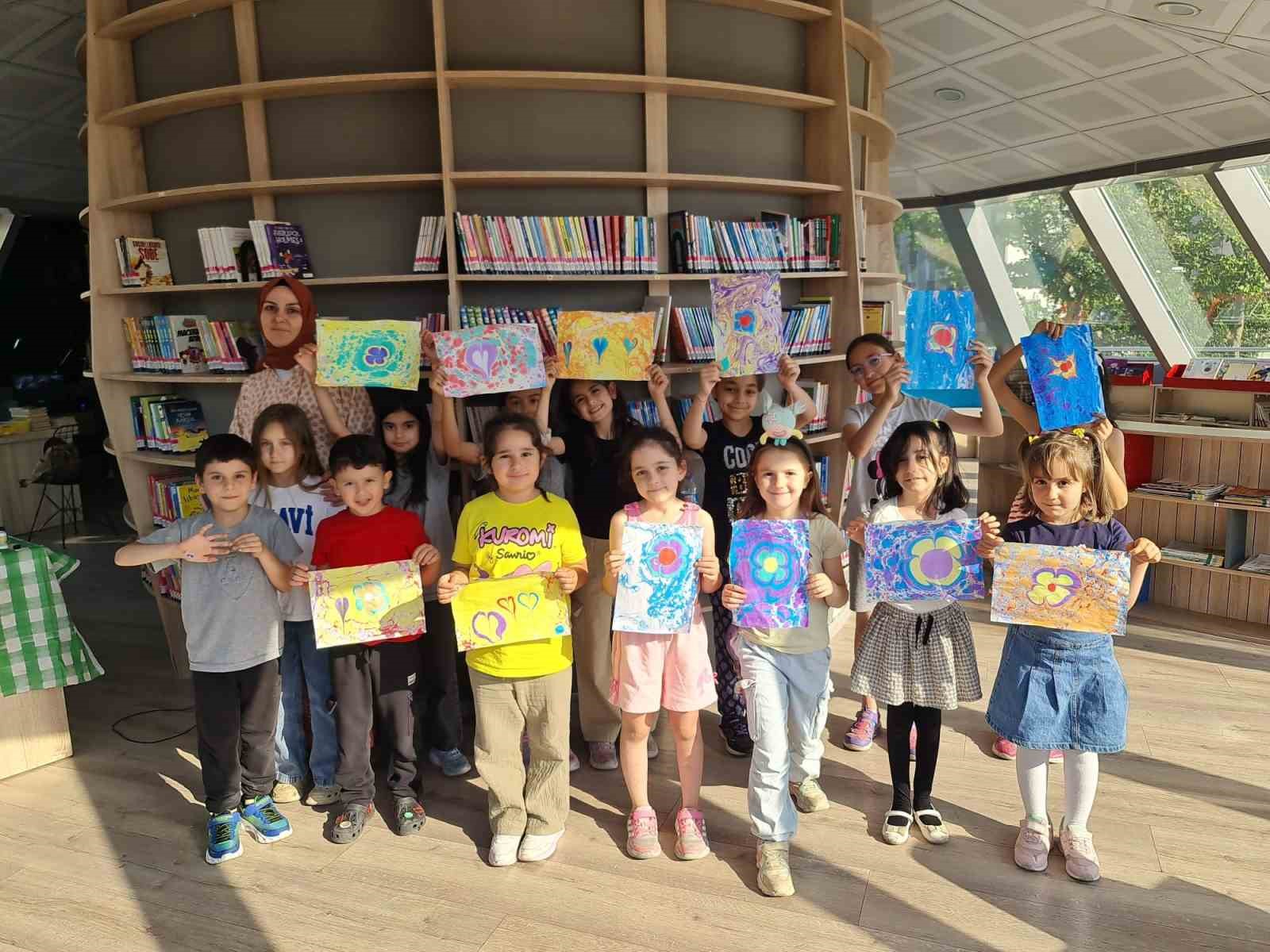 Başiskele’de çocuklar ebru sanatıyla tanıştı
