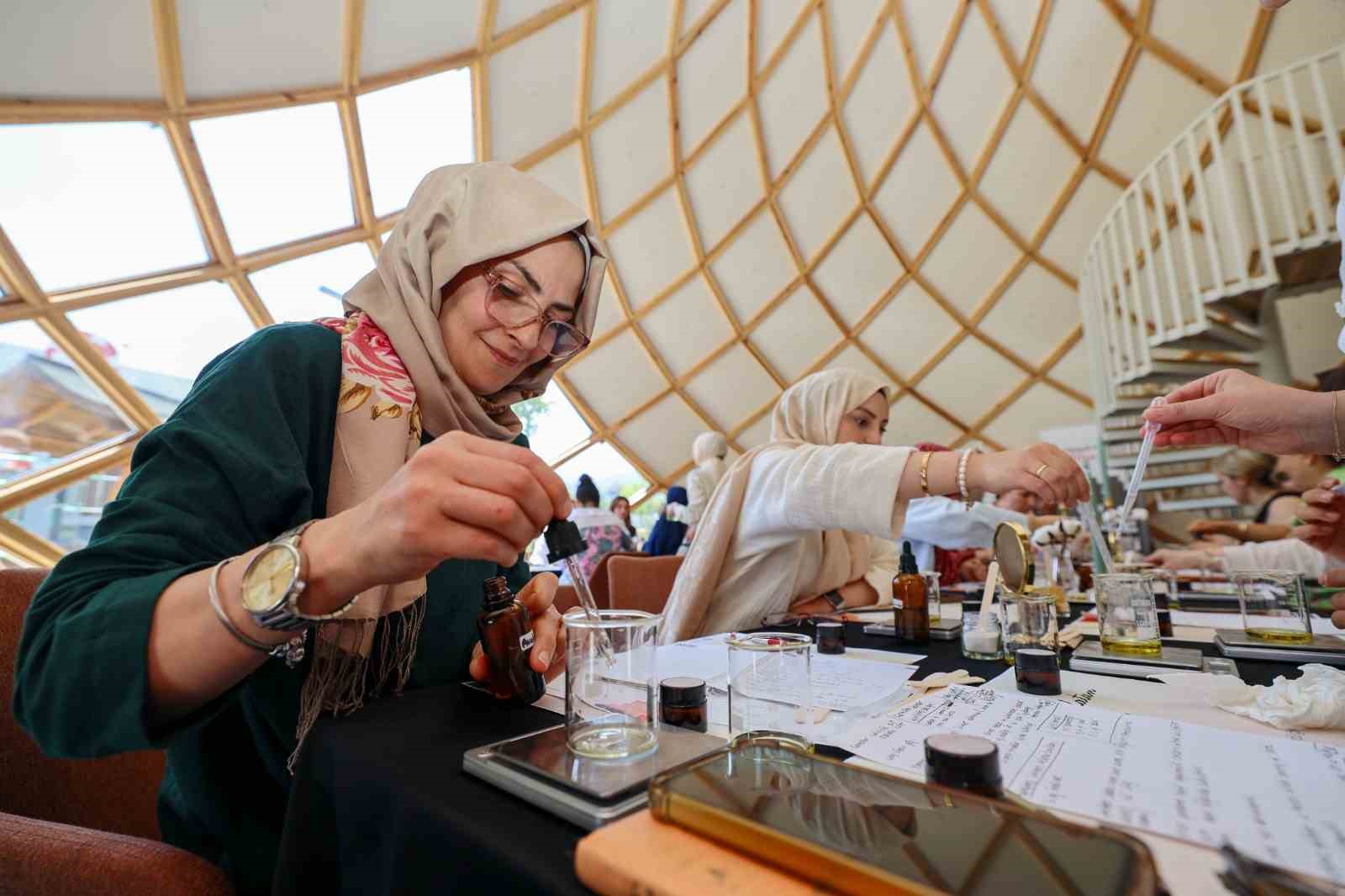 Başiskele’de kadınlar aromaterapi eğitimleriyle kendi doğal ürünlerini üretiyor
