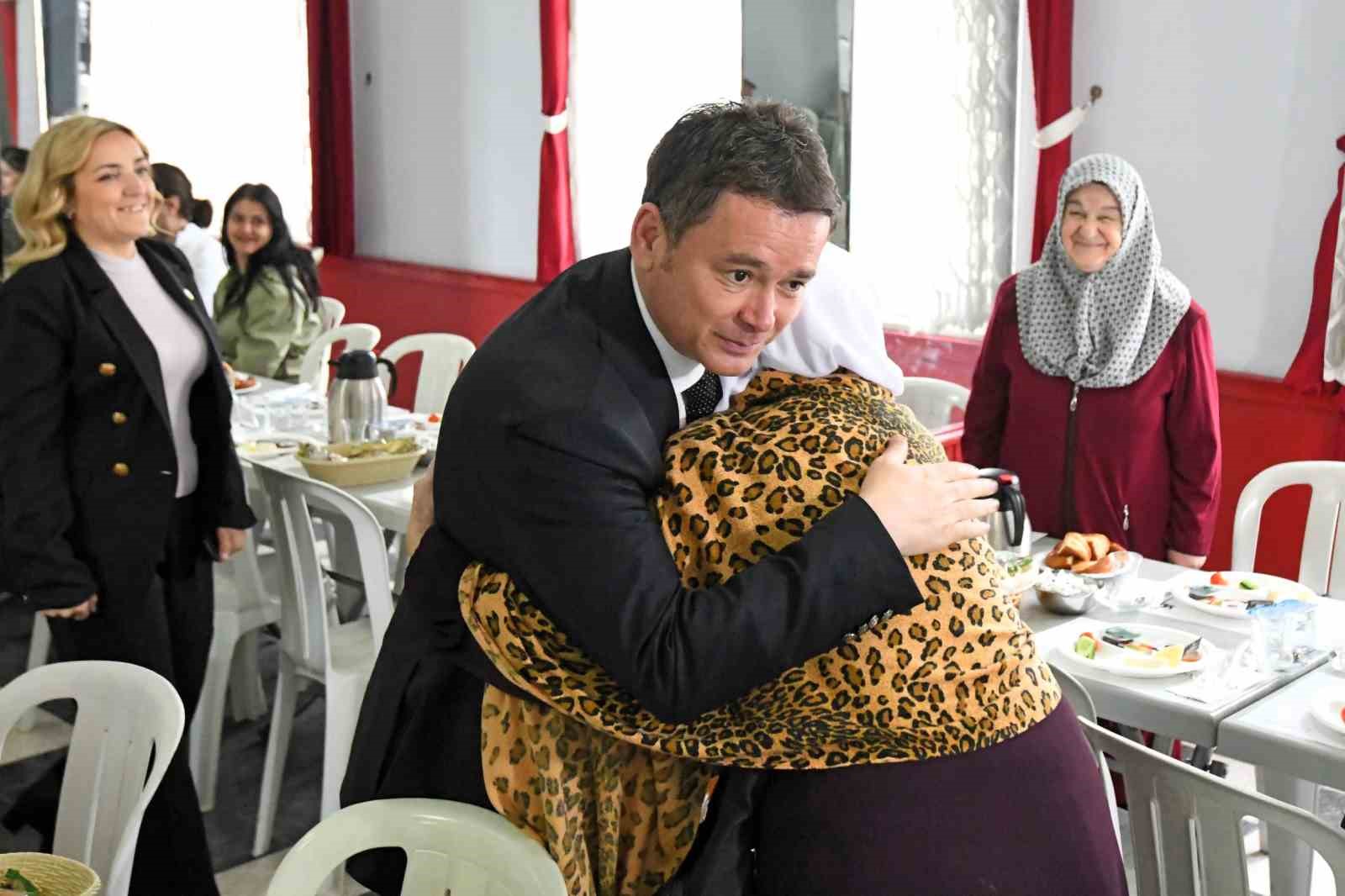Başkan Aydın Sırameşeler’de vatandaşın nabzını tuttu
