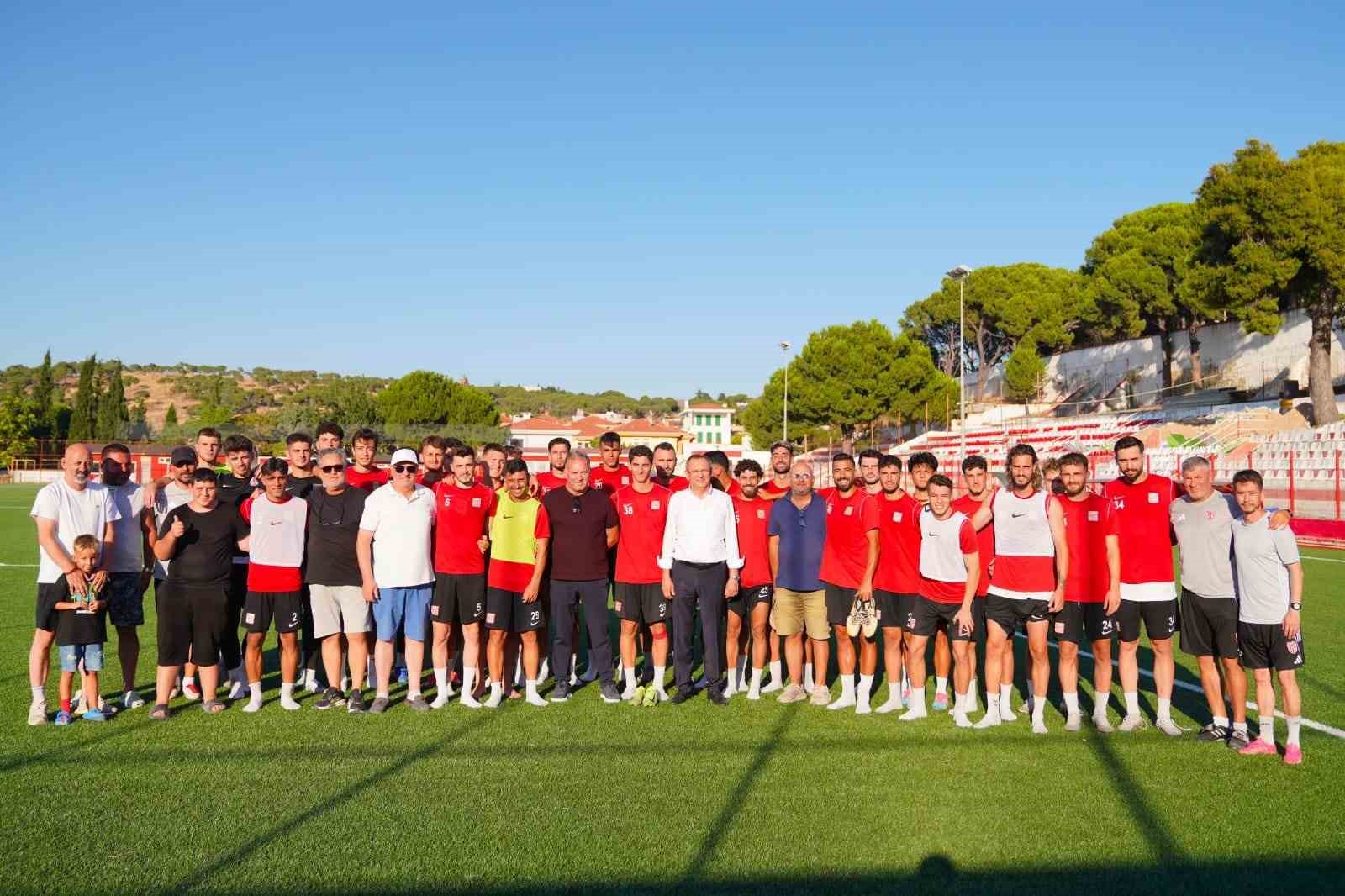 Başkan Ergin’den Ayvalık gücü Belediyespor’a moral ziyareti
