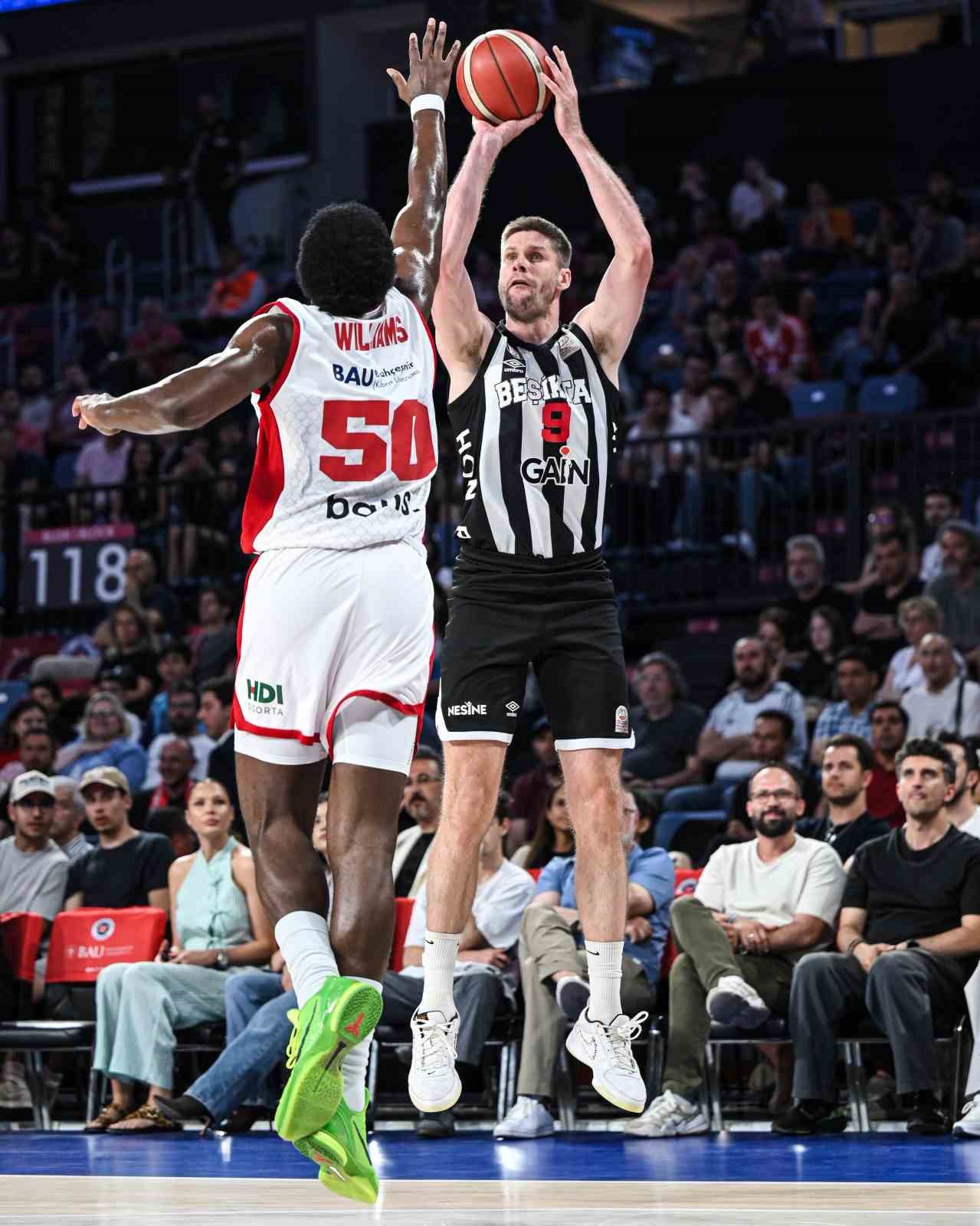 Beşiktaş, seriyi son maça taşıdı
