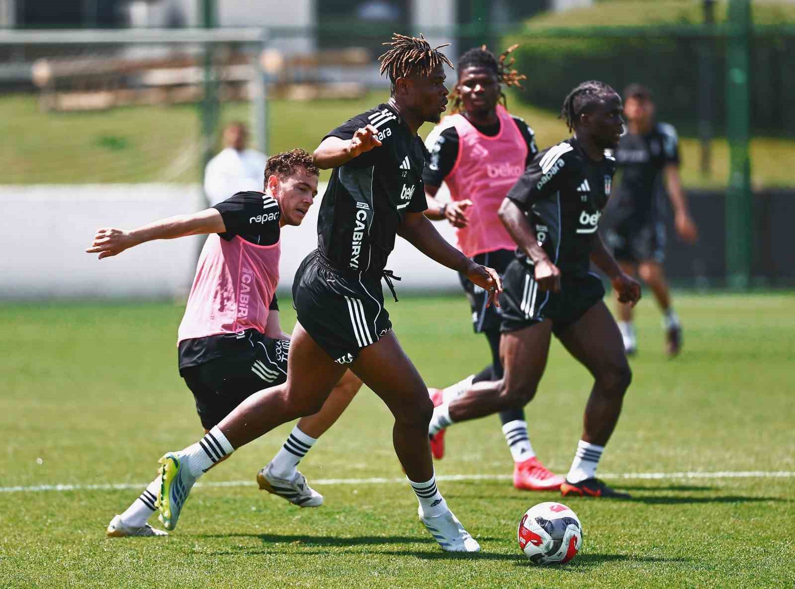 Beşiktaş’ta Çaykur Rizespor maçının hazırlıkları devam etti

