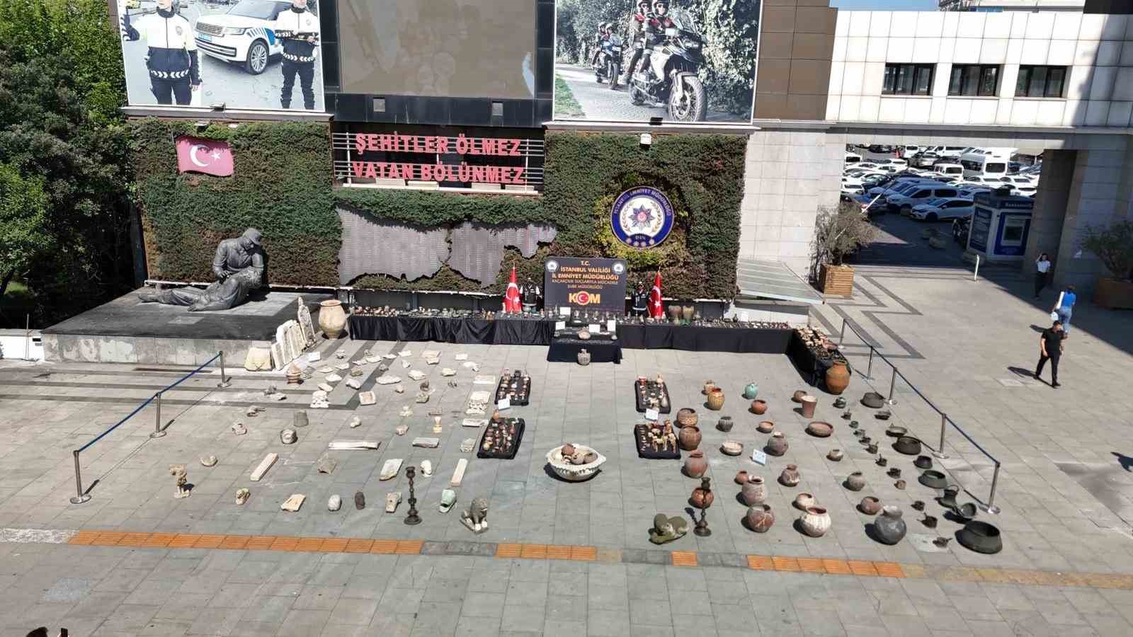 Beykoz’da ele geçirilen 10 bini aşkın eser ve sikkeler emniyette sergilendi
