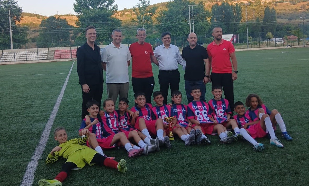 Bilecik U11 Gençler Ligi şampiyonu 4 Eylülspor oldu
