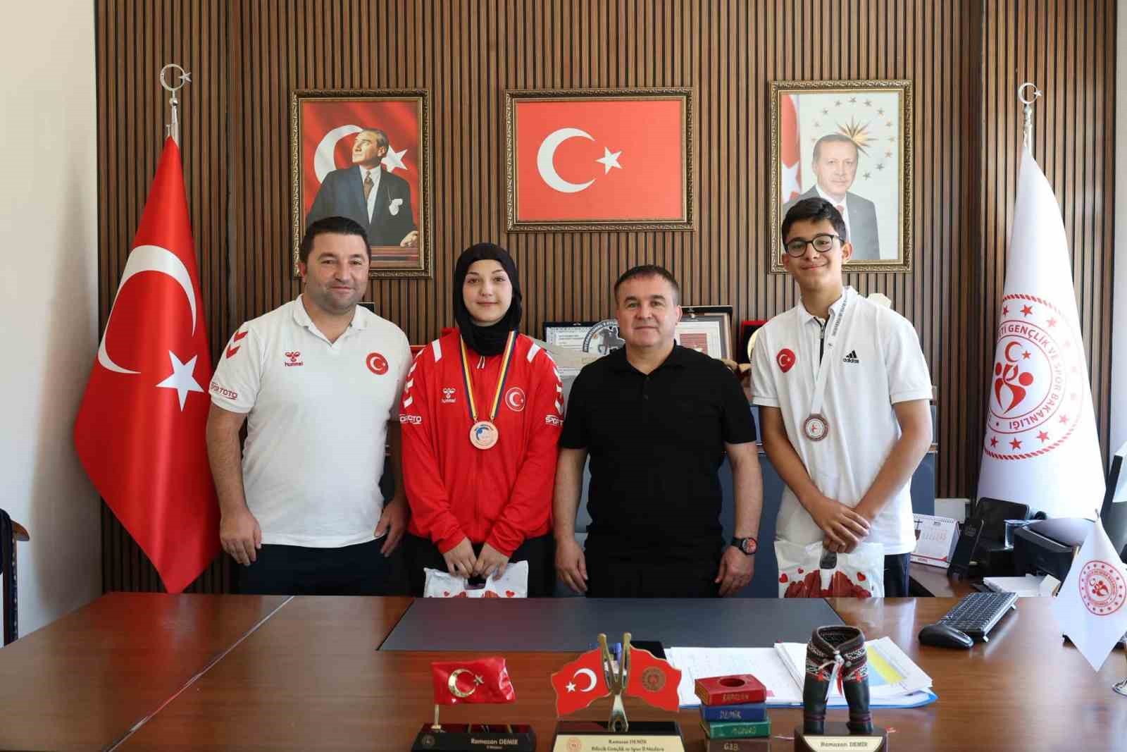 Bilecikli milli sporcuların başarısı gururlandırdı

