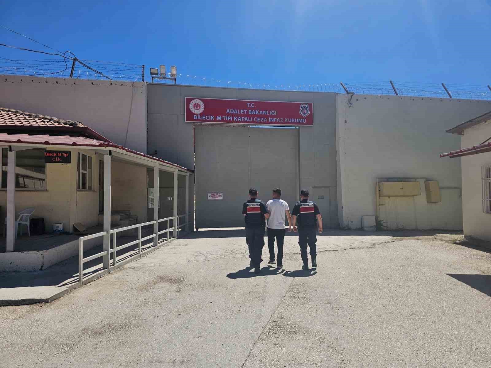 Bilecik’te 17 yıl 49 ay 37 gün hapis cezası bulunan şahıs kaçmaya çalıştığı sırada yakalandı
