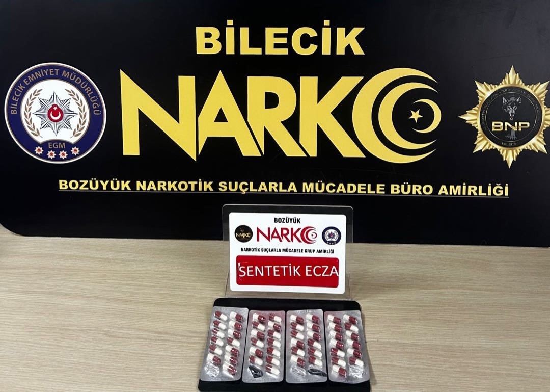 Bilecik’te bir araç ve 2 şahıs üzerinde yapılan aramada uyuşturucu madde ele geçirildi
