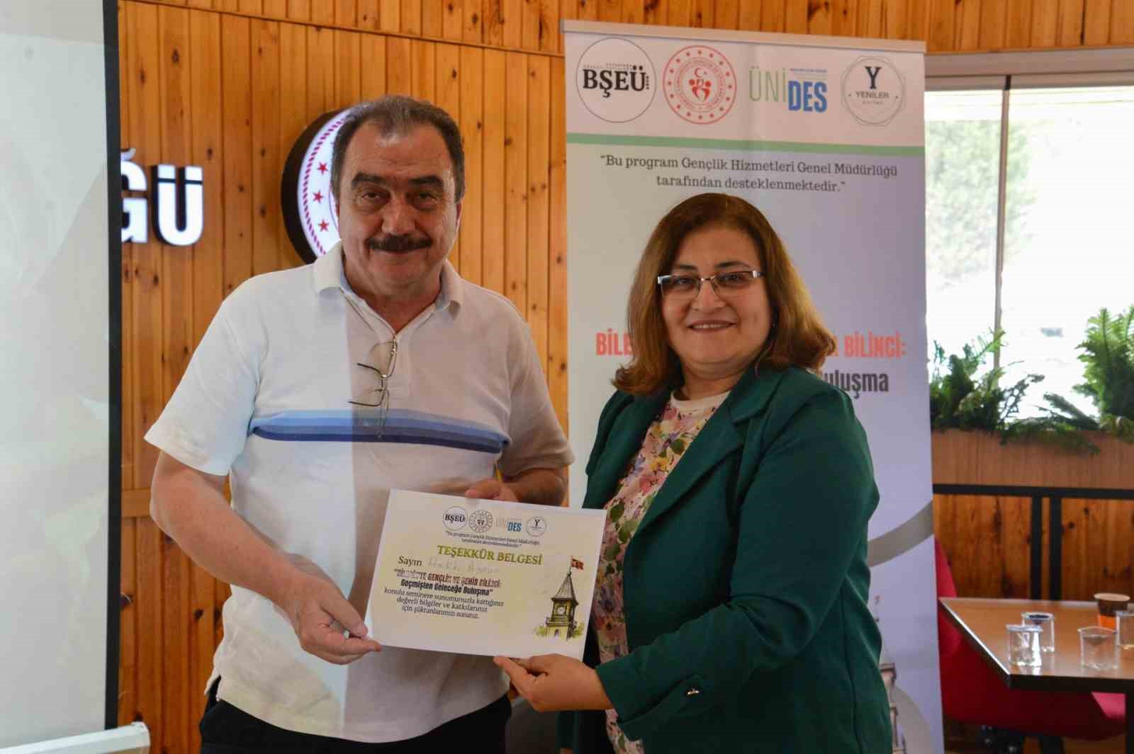 Bilecik’te ’Gençlik ve Şehir Bilinci Geçmişten Geleceğe Buluşma’  programı düzenlendi
