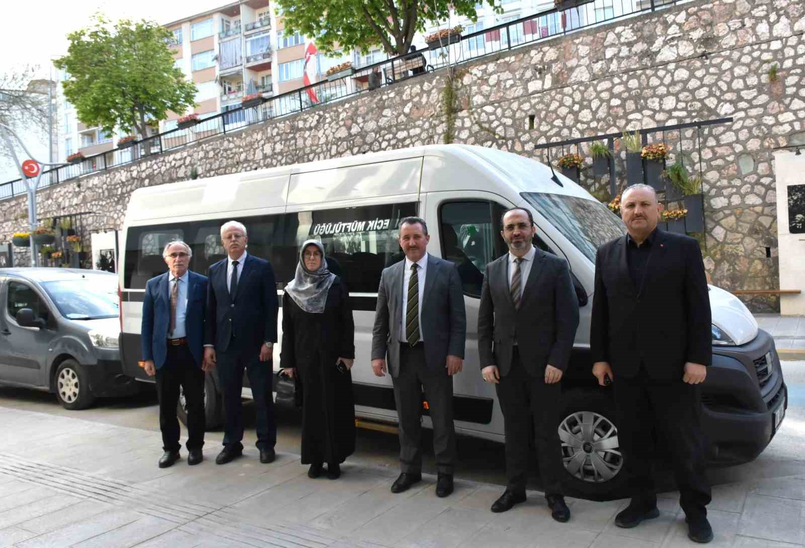 Bilecik’te hafızlık kurslarına minibüs desteği
