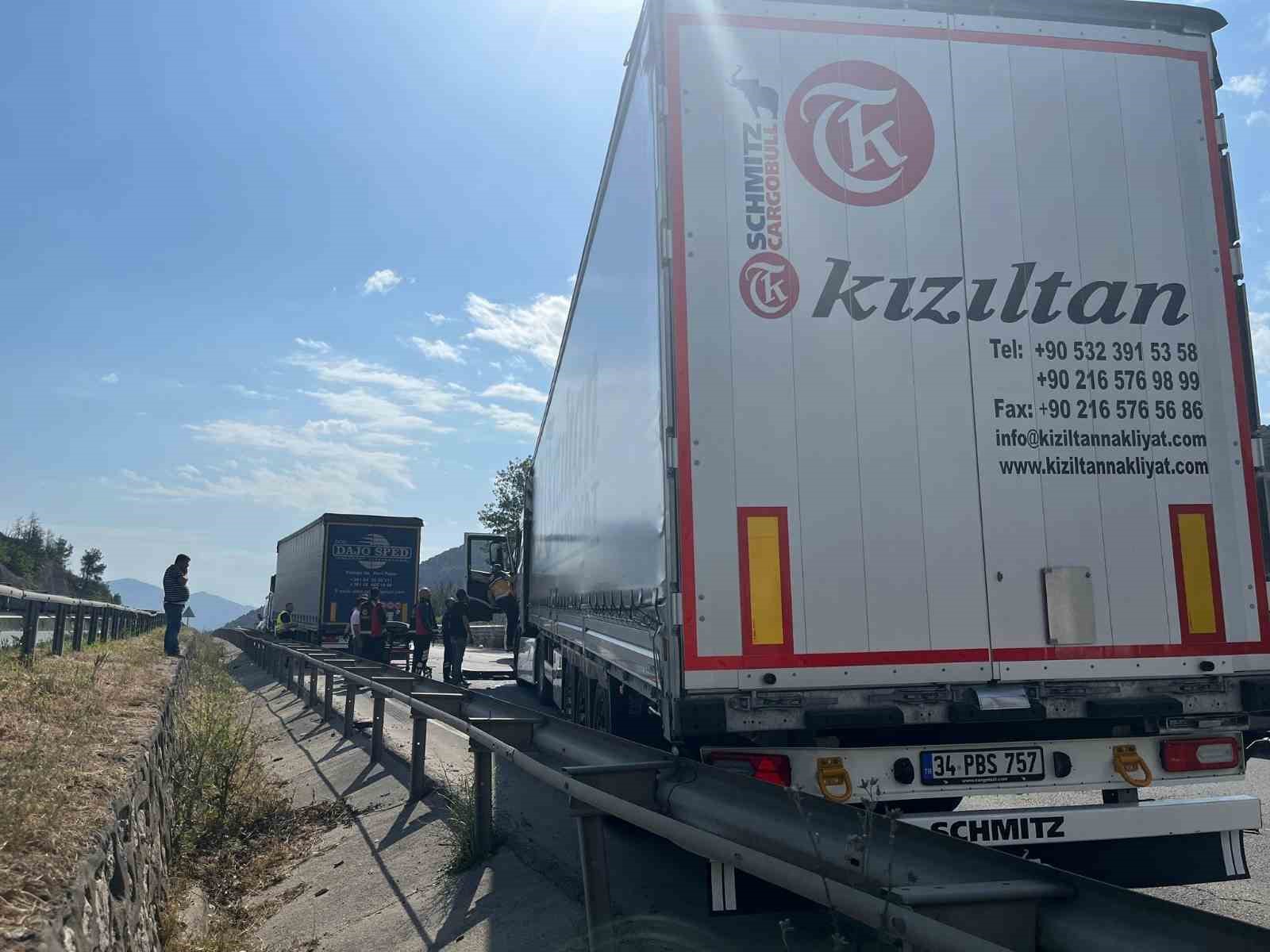Bilecik’te iki tır çarpıştı: 1 yaralı
