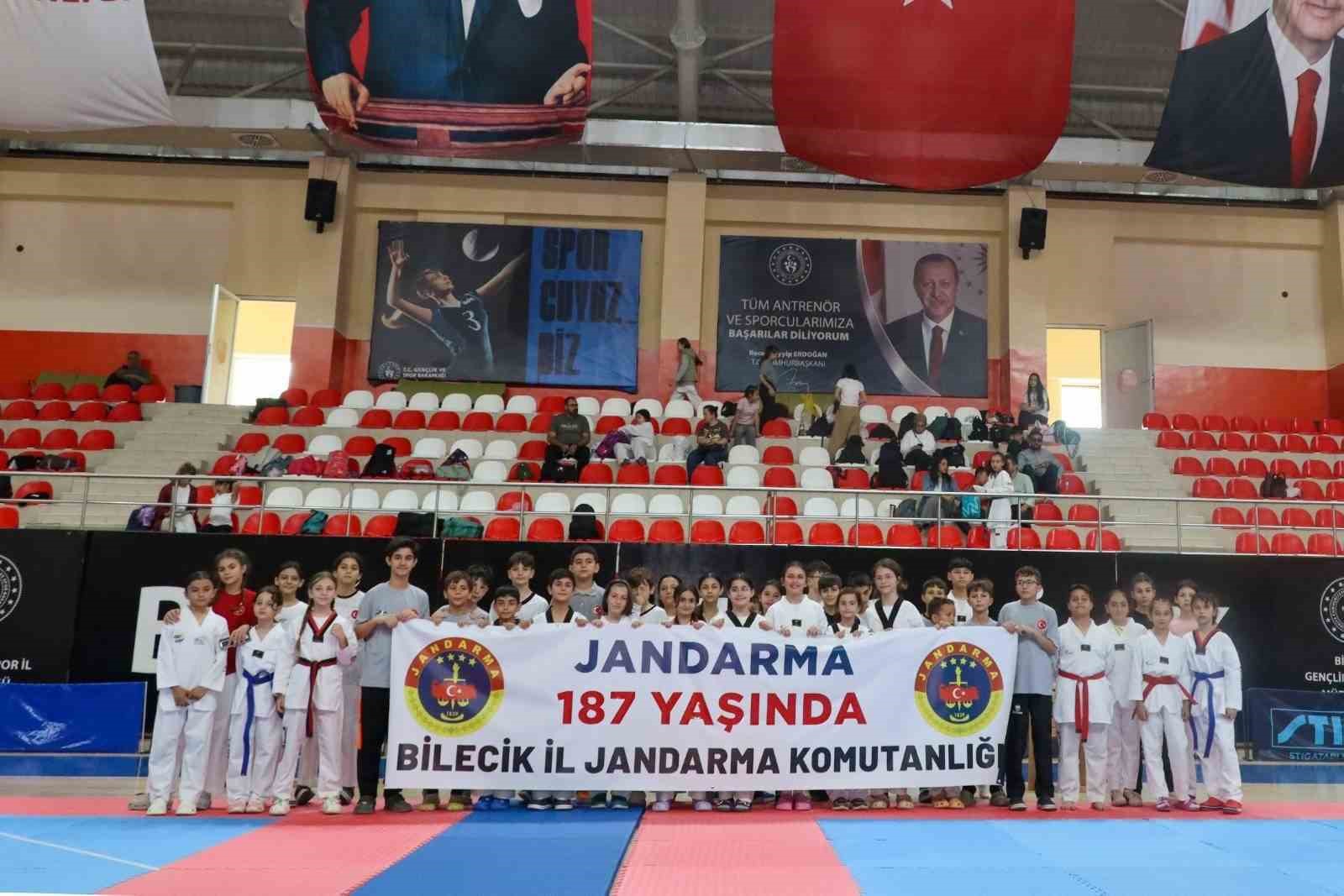 Bilecik’te jandarmanın 187. yılına özel pankart
