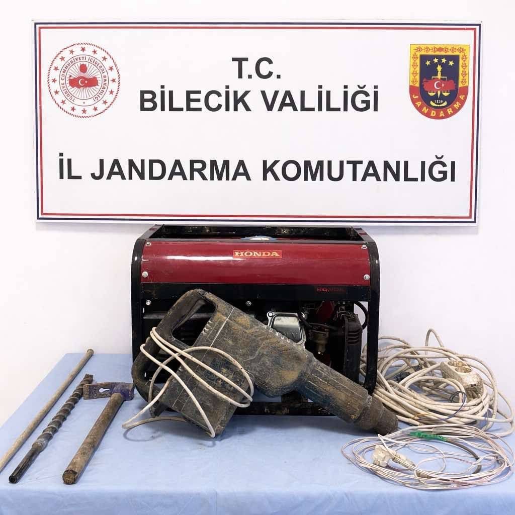 Bilecik’te kaçak kazı operasyonu: 2 şüpheli yakalandı
