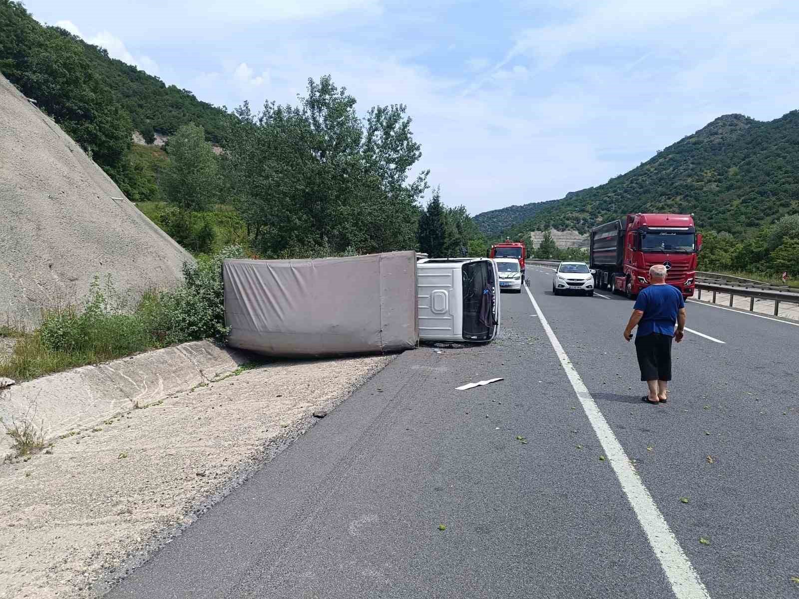 Bilecik’te kamyonetin devrildiği kazada 1 kişi yaralandı
