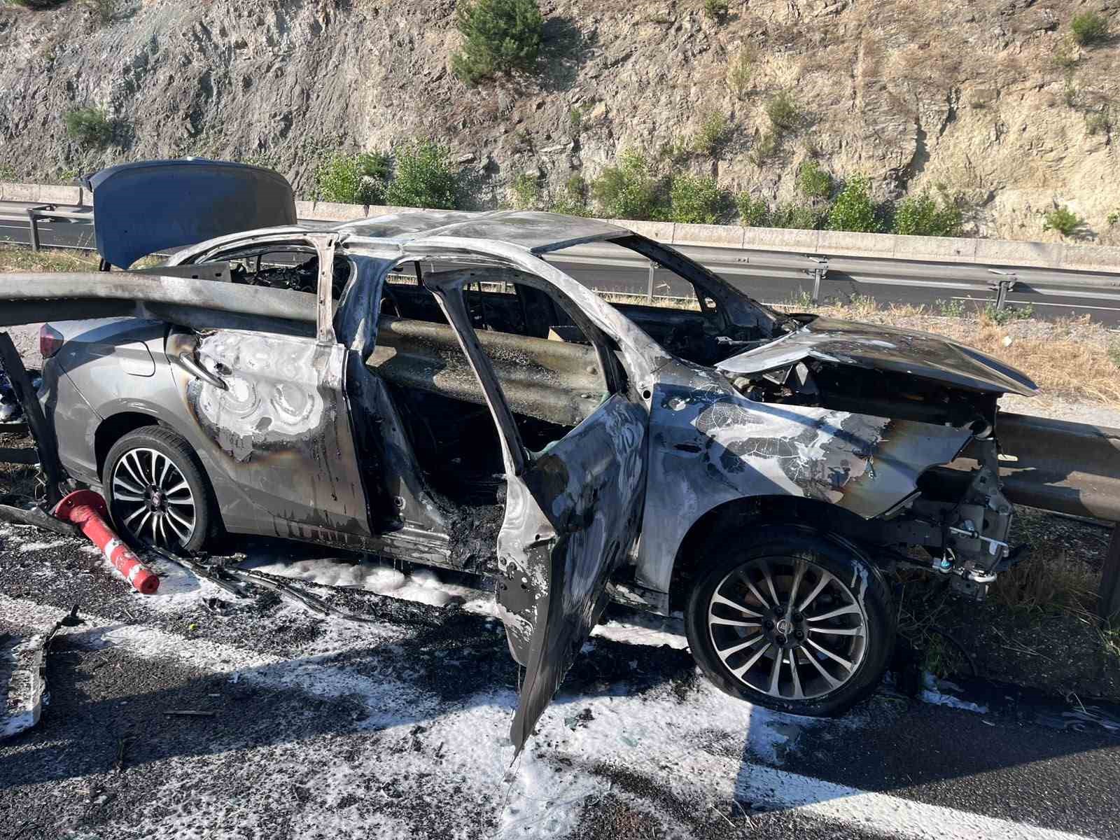 Bilecik’te otomobil bariyere çarpıp alev aldı: 3 astsubay yaralandı
